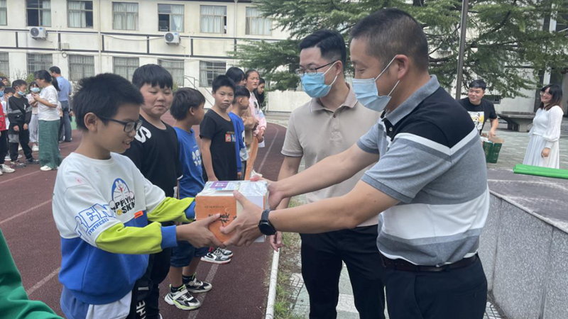 1670481921709367.png 浙農實業(yè)黨支部赴浦江禮張浙農陽光希望小學_副本.png