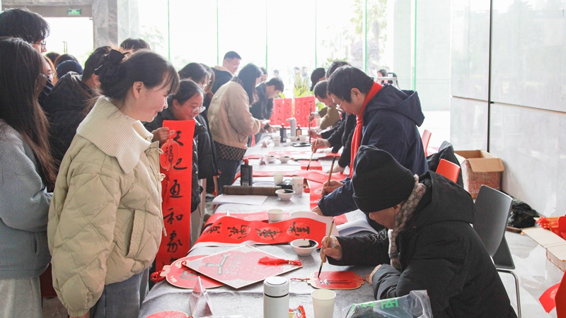 &ldquo;同心筑夢 福滿浙農&rdquo;迎新春送春聯活動在浙農科創園舉辦